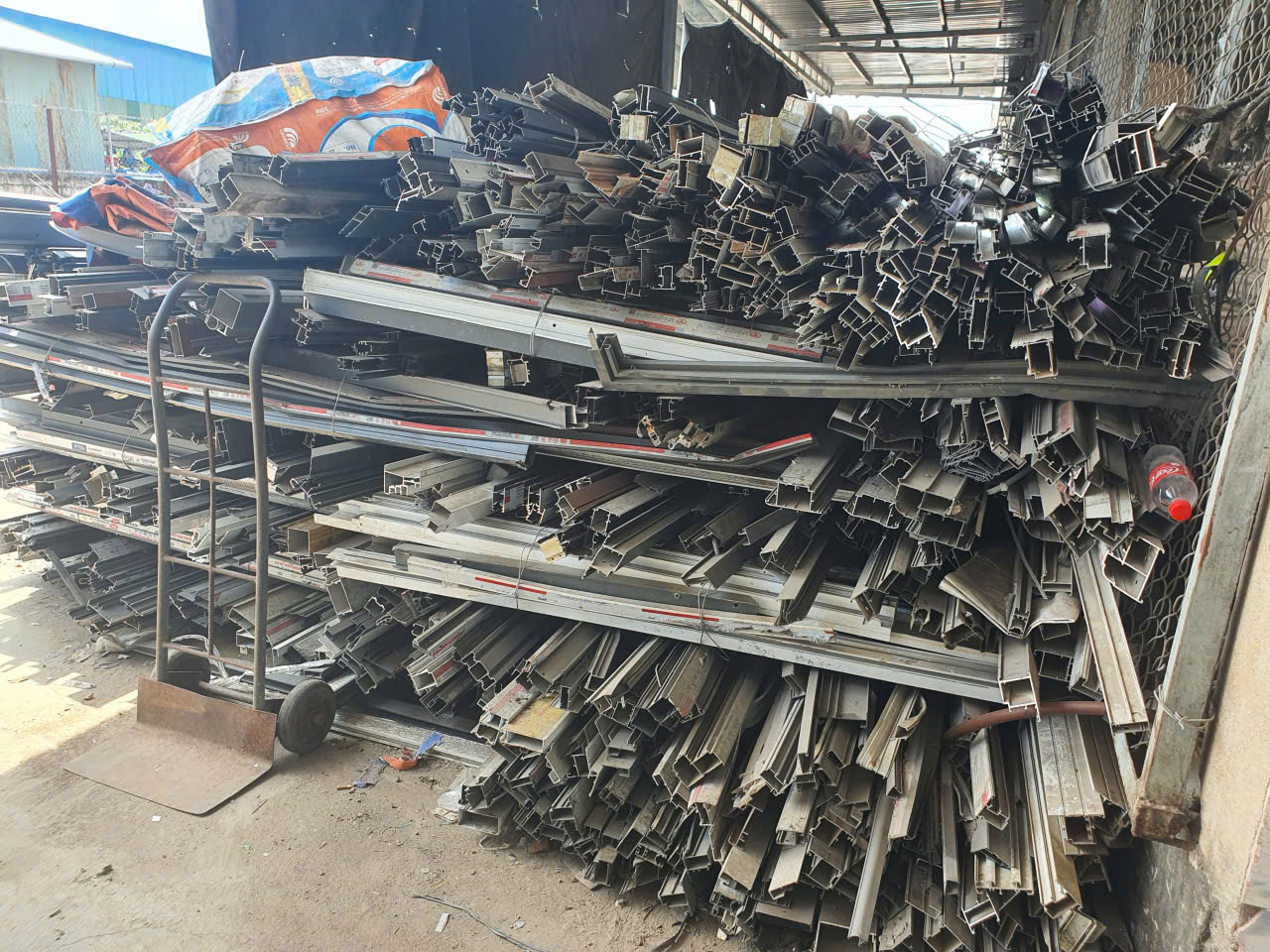 thu mua nhom phe lieu gia cao